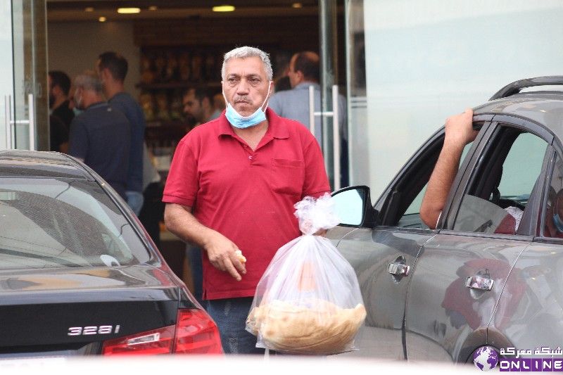 زحمة أمام افران شمسين في فرع خلدة -بسبب التهافت على شراء الخبز  