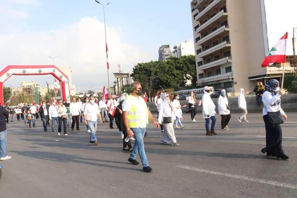 بالصور:  عرض مدني بمناسبة الاستقلال أمام المرفأ