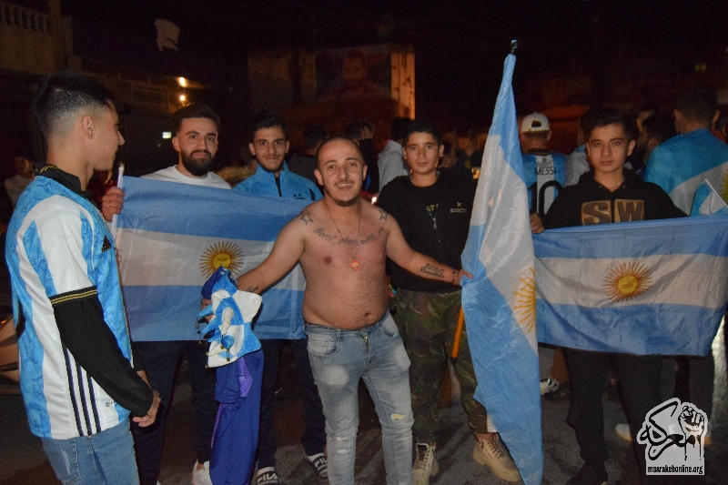 بالصور:من احتفال رابطة جماهير الارجنتين في بلدة معركة بقيادة الزيزو بعد الفوز على المكسيك