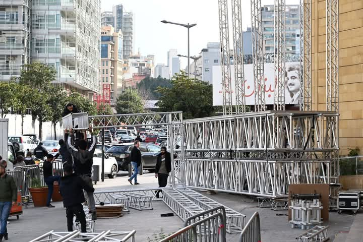 بالصور: تحضيرات في ساحة الشهداء لإحياء الذكرى الـ20 لاغتيال الرئيس الشهيد رفيق الحريري ورفاقه