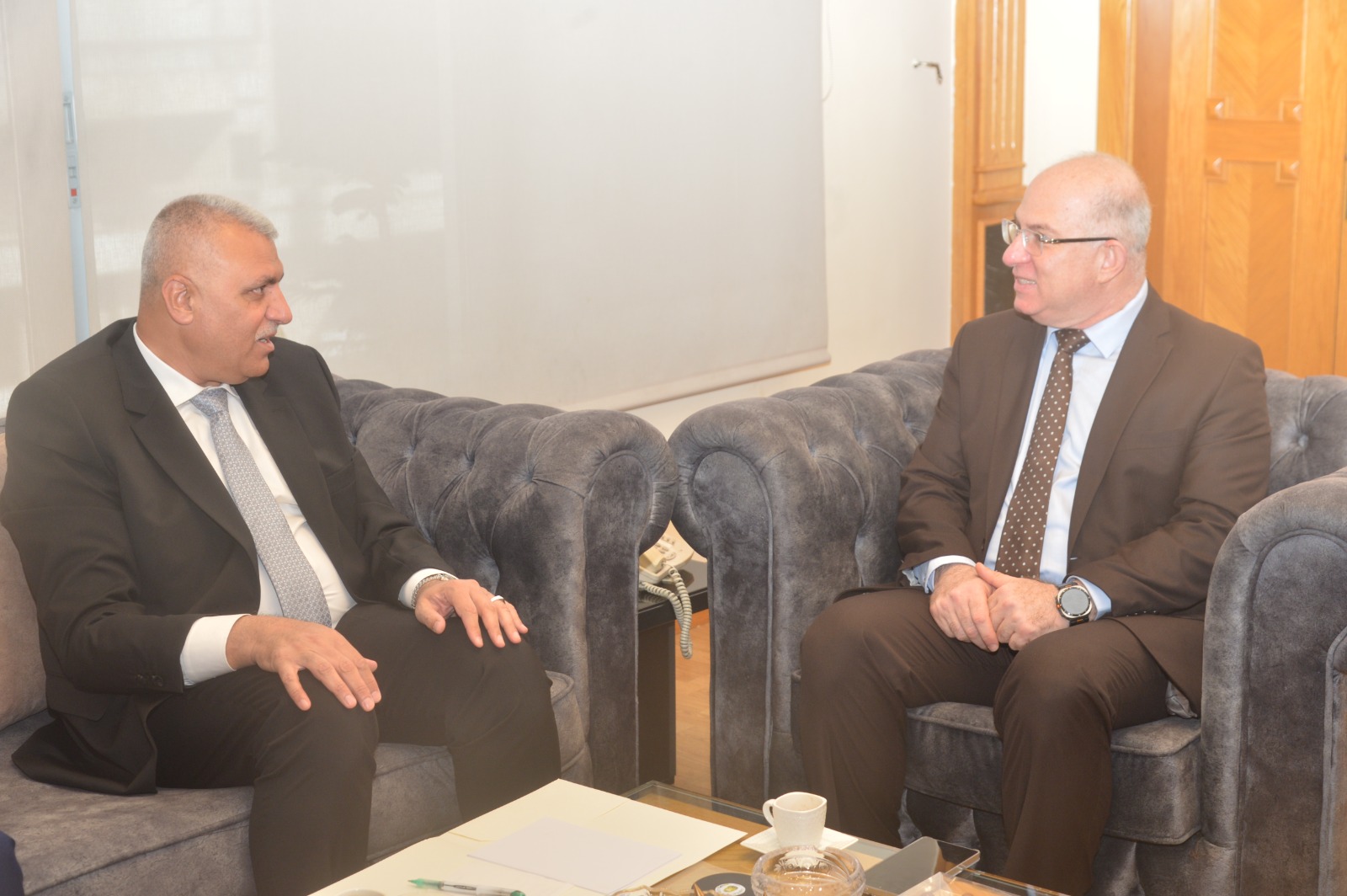 اجتماع تنسيقي بين وزير العمل والمدير العام للأمن العام حول العمالة العربية والأجنبية