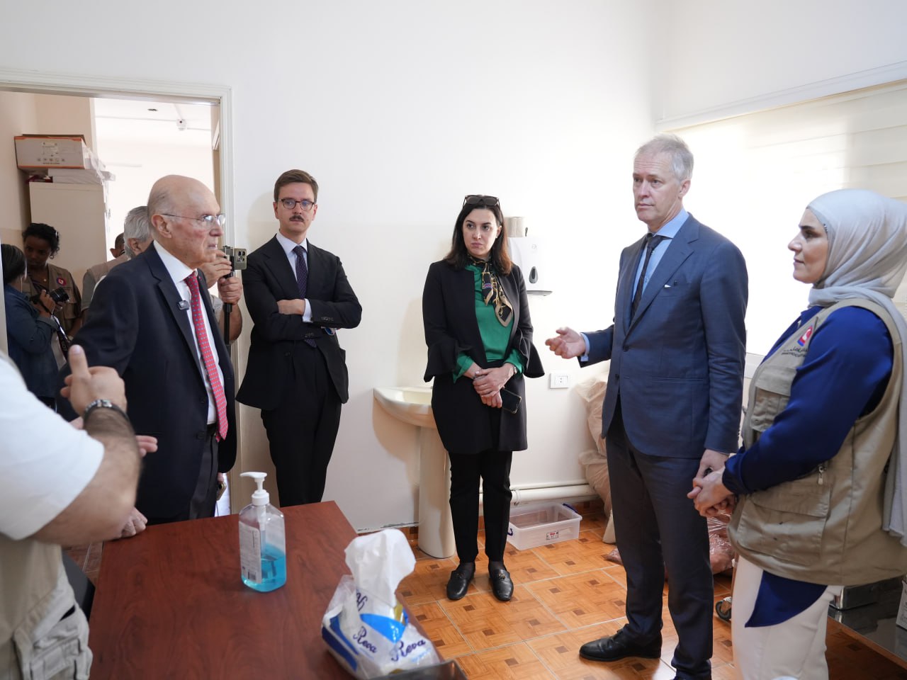 السفير البلجيكي يزور مراكز مؤسسة عامل في العرقوب والخيام