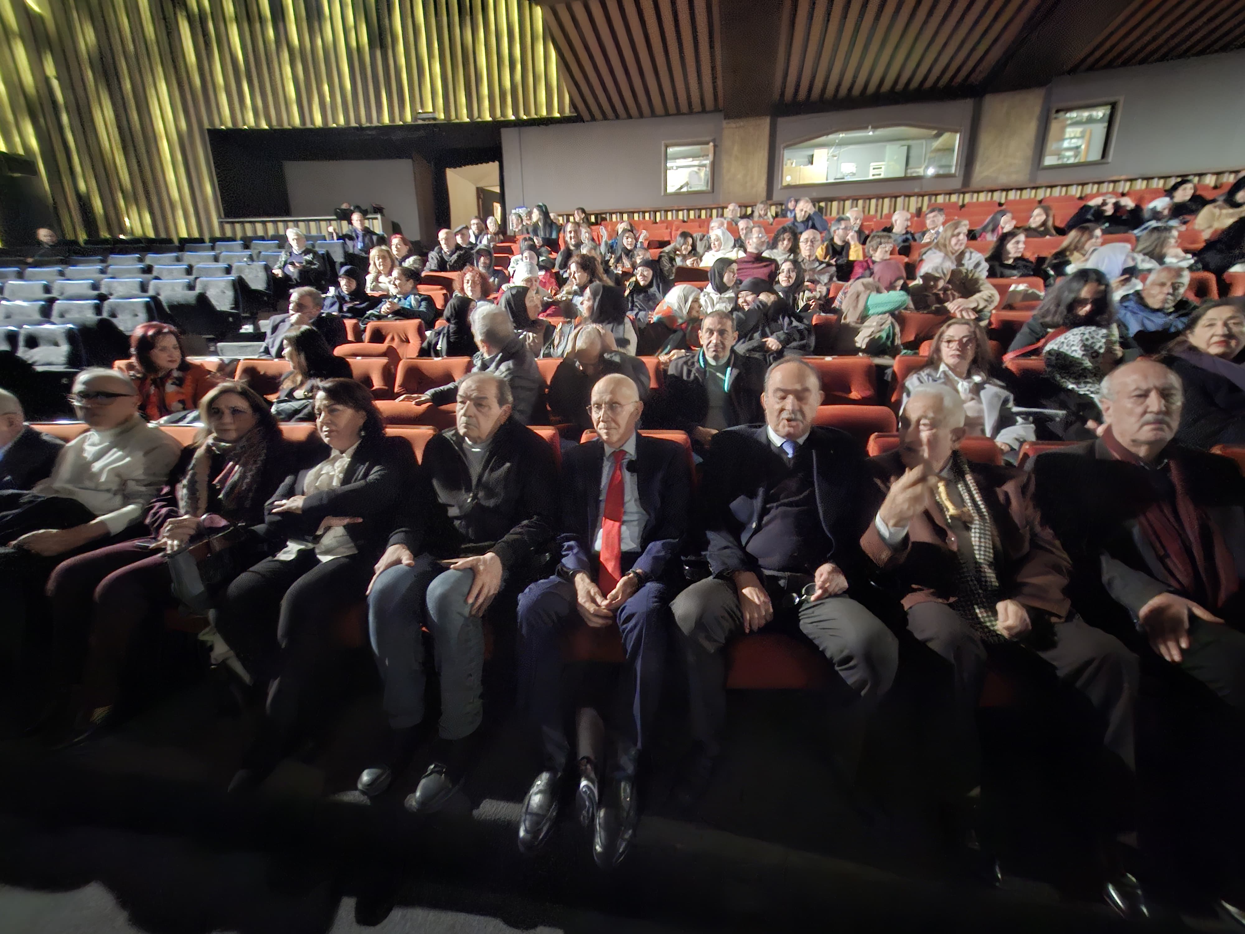 متابعة بالصور :ألقى الدكتور كامل مهنا محاضرة فكرية في 