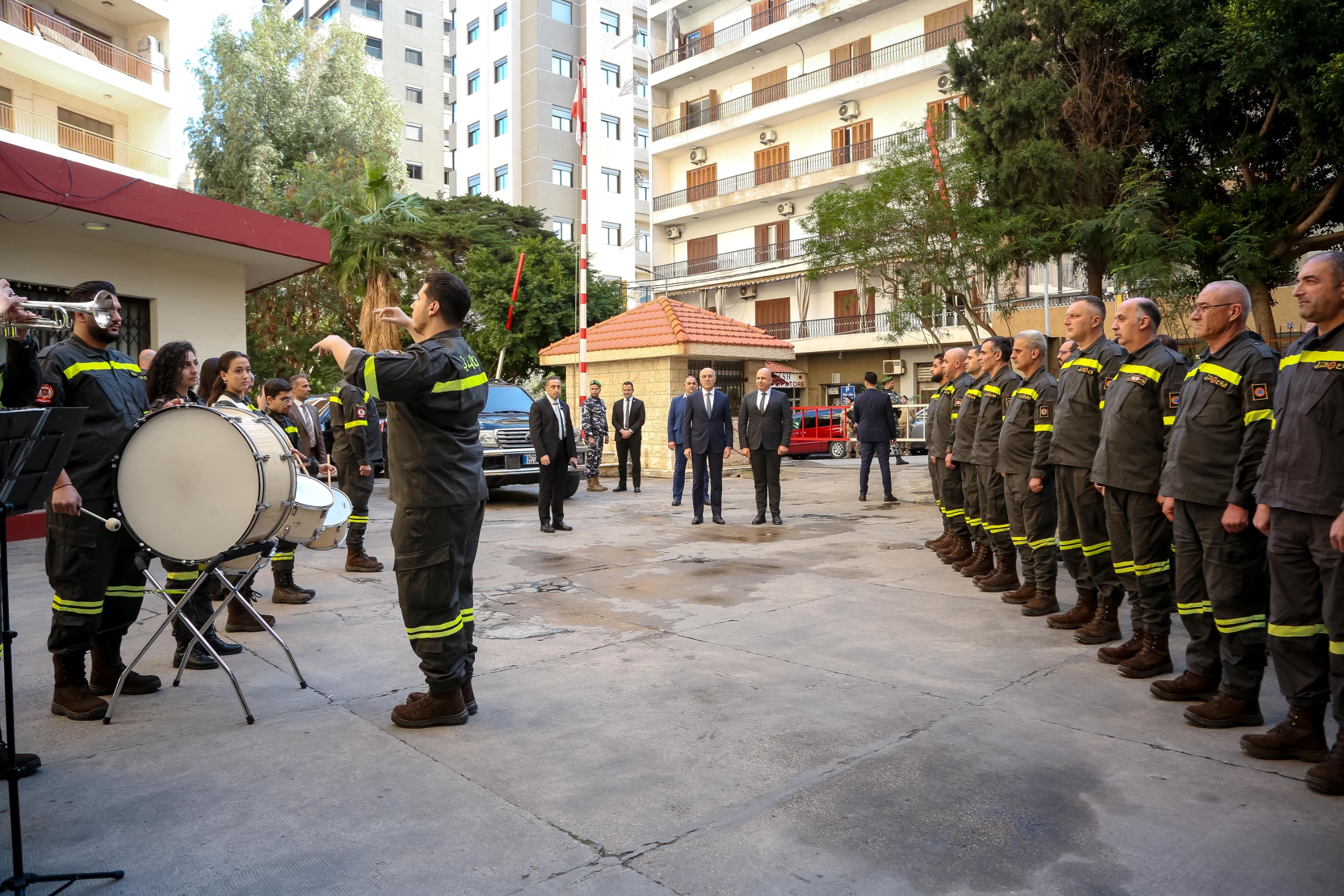 زيارة معالي وزير الداخلية والبلديات إلى المديرية العامة للدفاع المدني