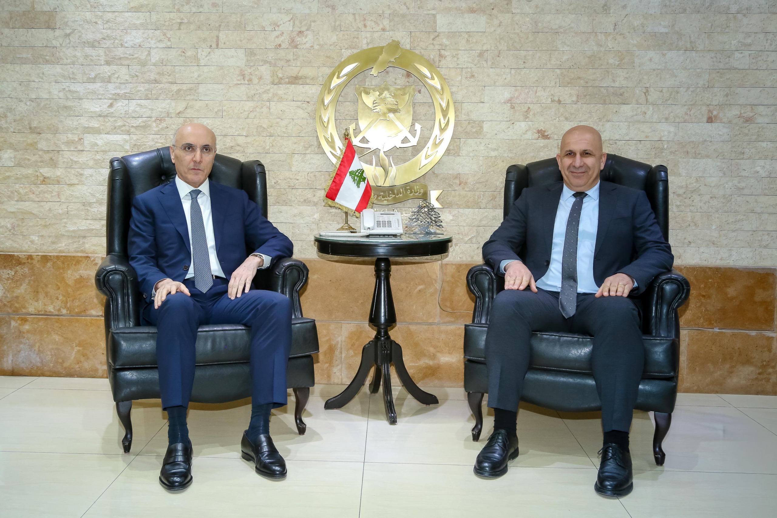 زيارة معالي وزير الداخلية والبلديات إلى المديرية العامة للدفاع المدني