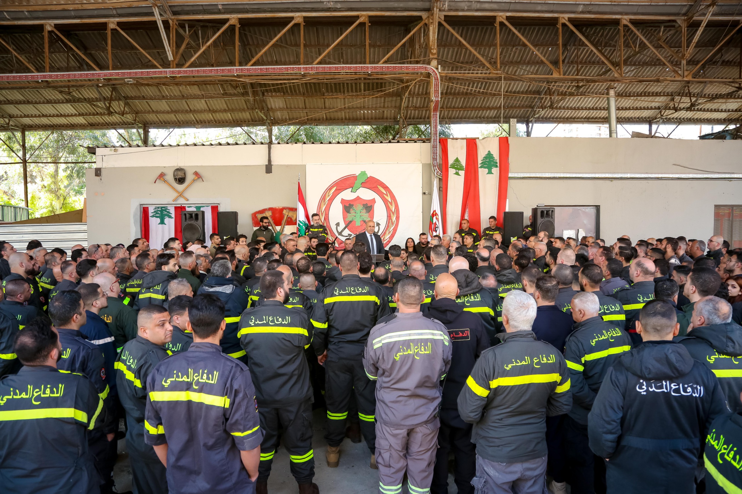 زيارة معالي وزير الداخلية والبلديات إلى المديرية العامة للدفاع المدني