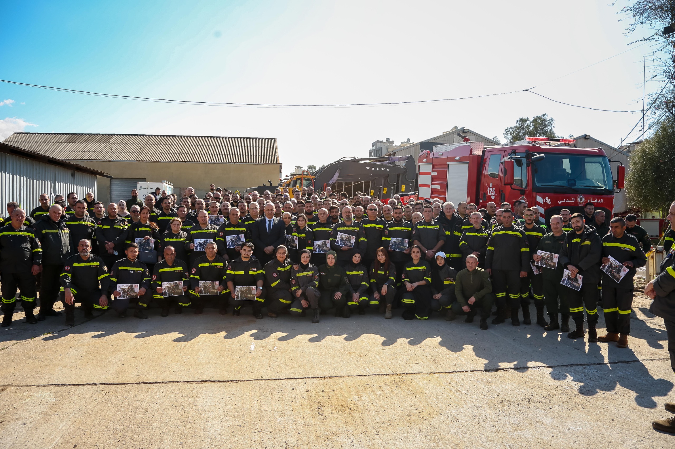 زيارة معالي وزير الداخلية والبلديات إلى المديرية العامة للدفاع المدني