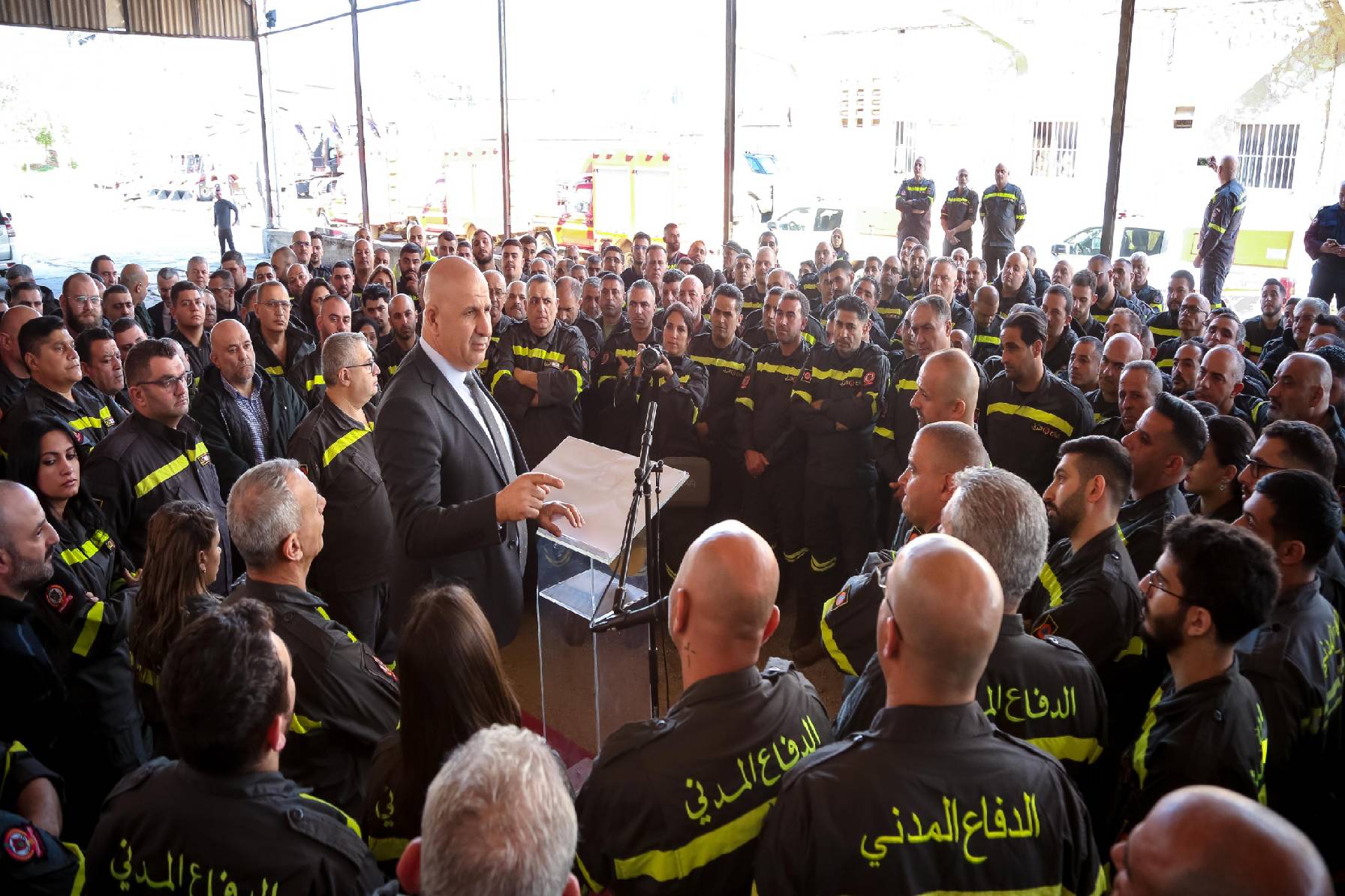 زيارة معالي وزير الداخلية والبلديات إلى المديرية العامة للدفاع المدني