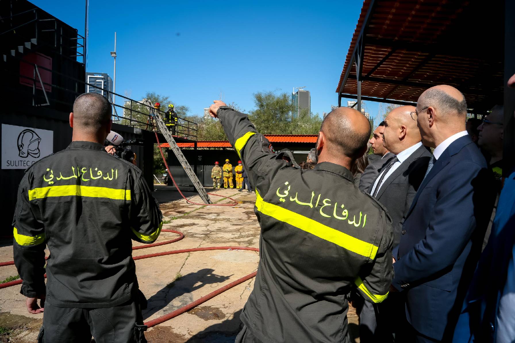 زيارة معالي وزير الداخلية والبلديات إلى المديرية العامة للدفاع المدني