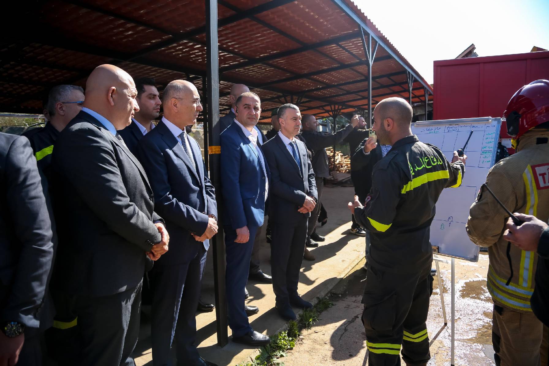 زيارة معالي وزير الداخلية والبلديات إلى المديرية العامة للدفاع المدني