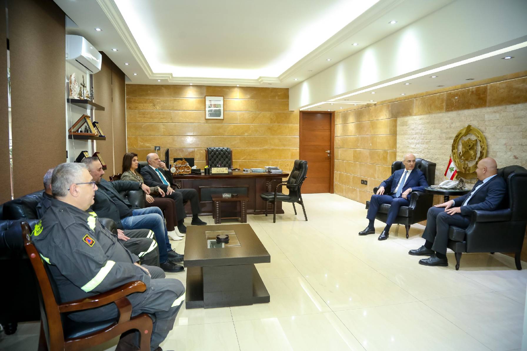 زيارة معالي وزير الداخلية والبلديات إلى المديرية العامة للدفاع المدني