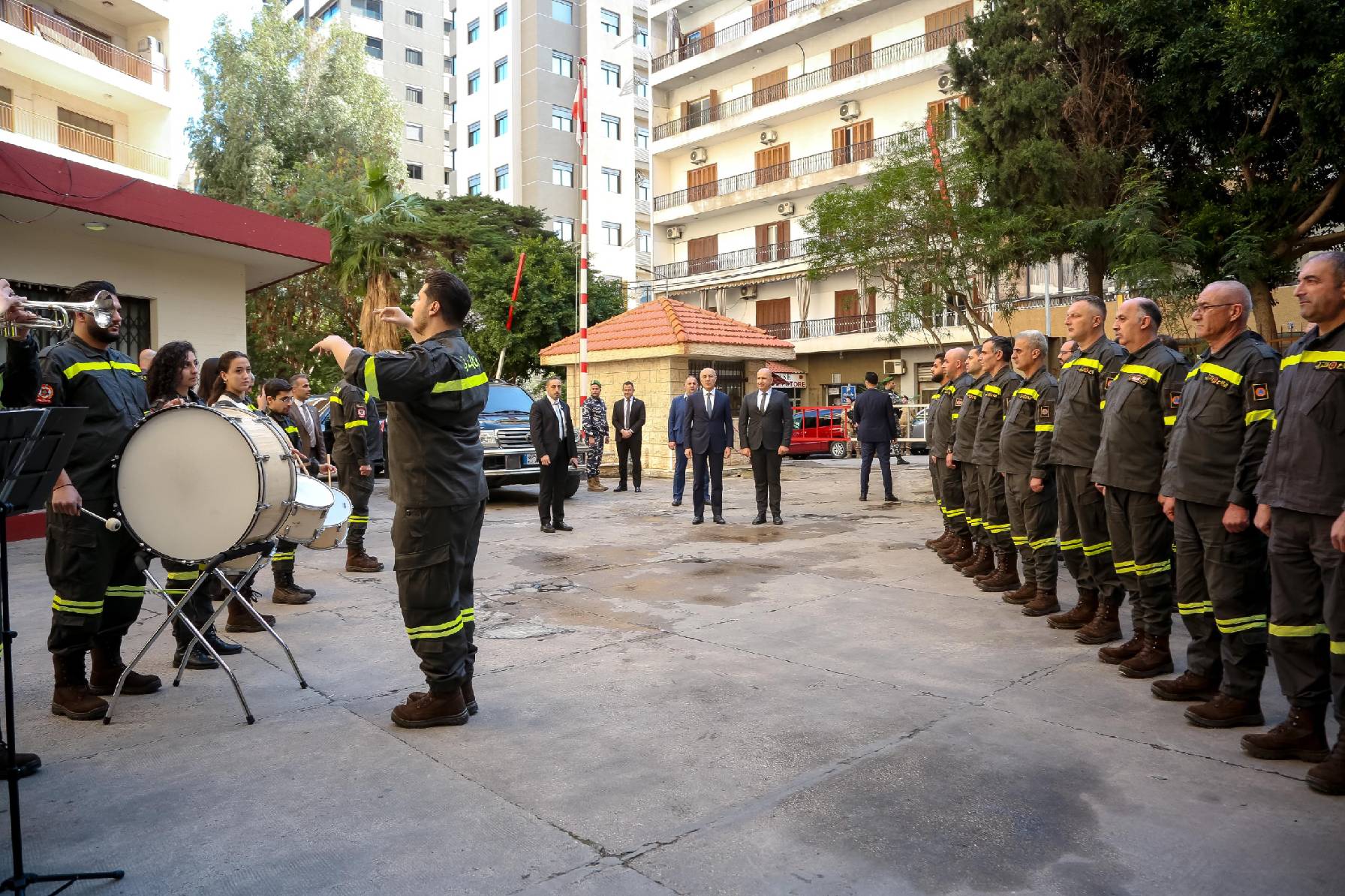 زيارة معالي وزير الداخلية والبلديات إلى المديرية العامة للدفاع المدني