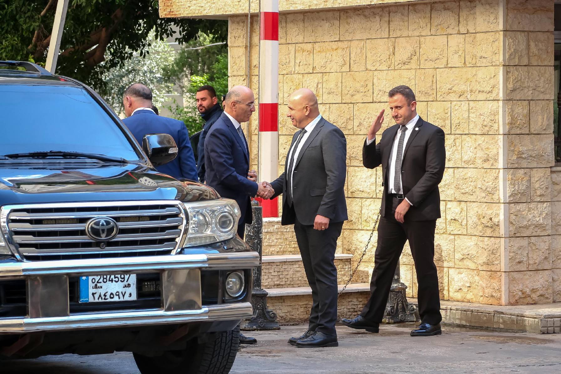 زيارة معالي وزير الداخلية والبلديات إلى المديرية العامة للدفاع المدني