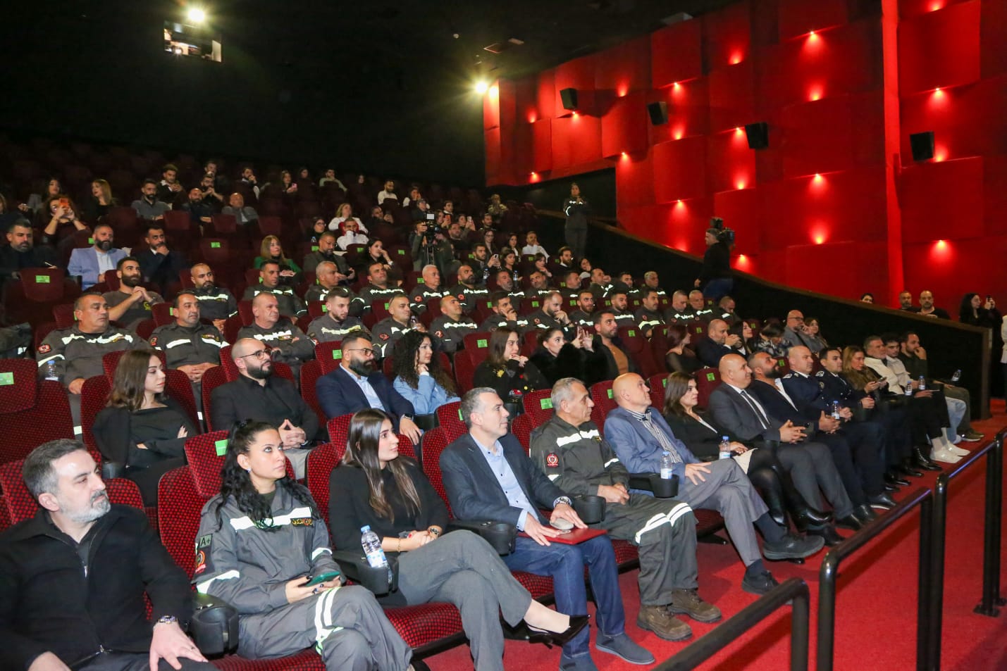 العميد الركن عماد خريش يتسلّم هبة طائرة مسيّرة مقدّمة من مؤسسة زعتر وزيت للمديرية العامة للدفاع المدني