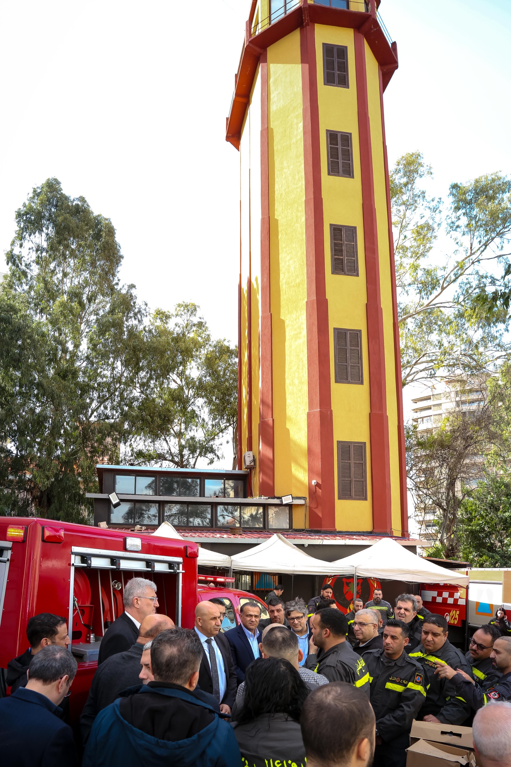 بالصورخريش تسلم آلية إطفاء هبة مقدمة من إرادة لصالح الدفاع المدني