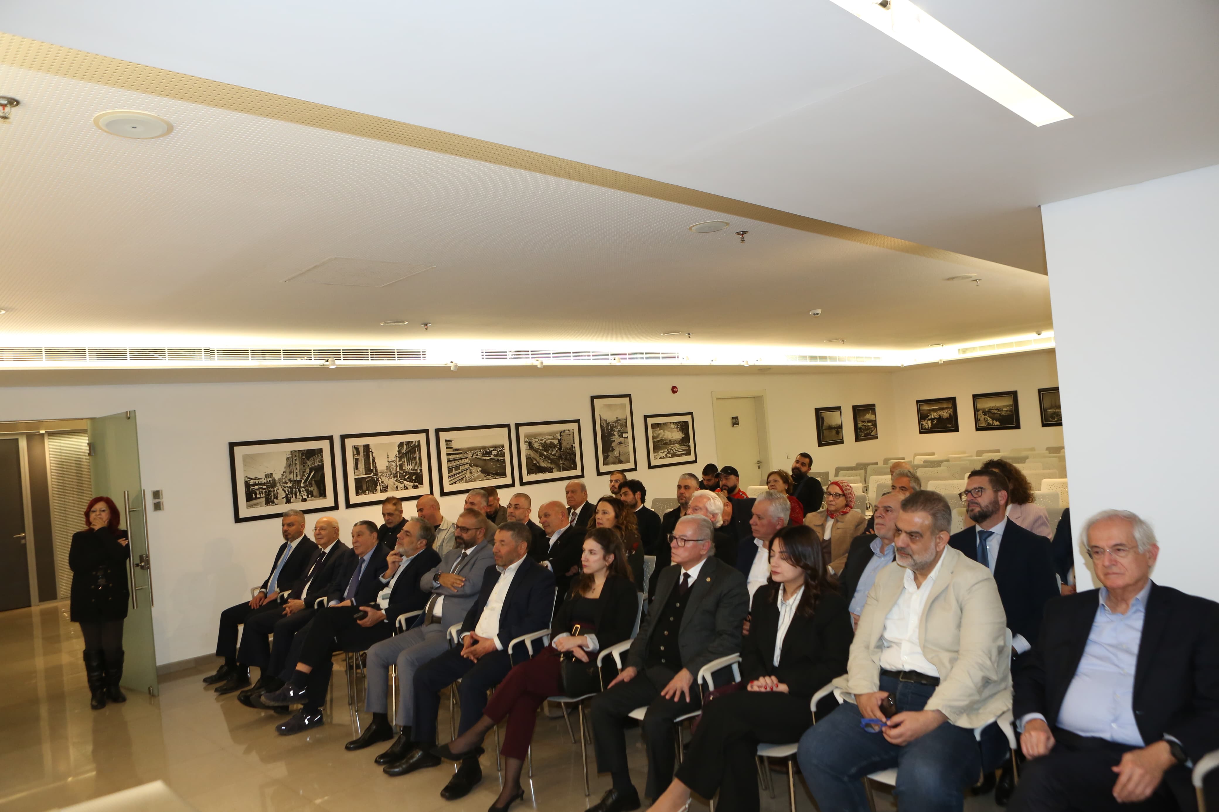 جمعيه رجال الاعمال اللبنانيه- الهولنديه  عرضت مع السفير الهولندي لسبل تشجيع الاستثمارات 