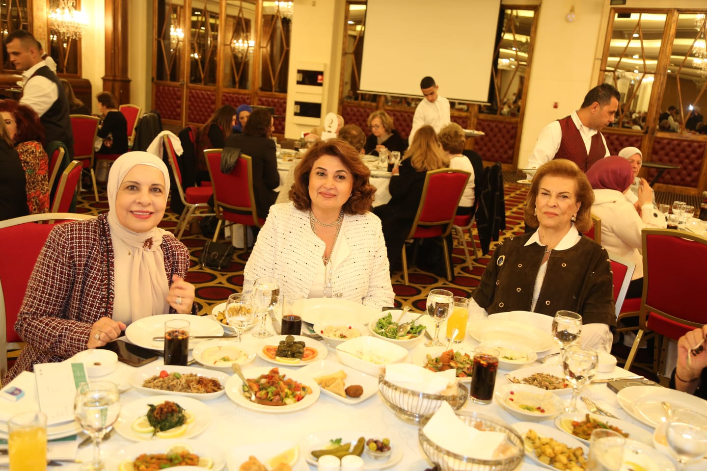 بالصور:حفل إفطار الدائرة النسائية لصندوق الزكاة