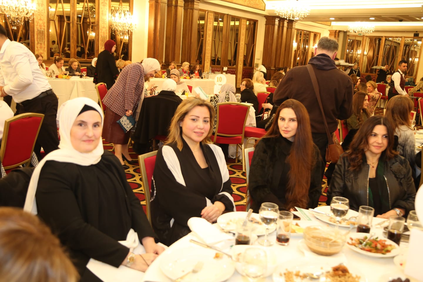 بالصور:حفل إفطار الدائرة النسائية لصندوق الزكاة