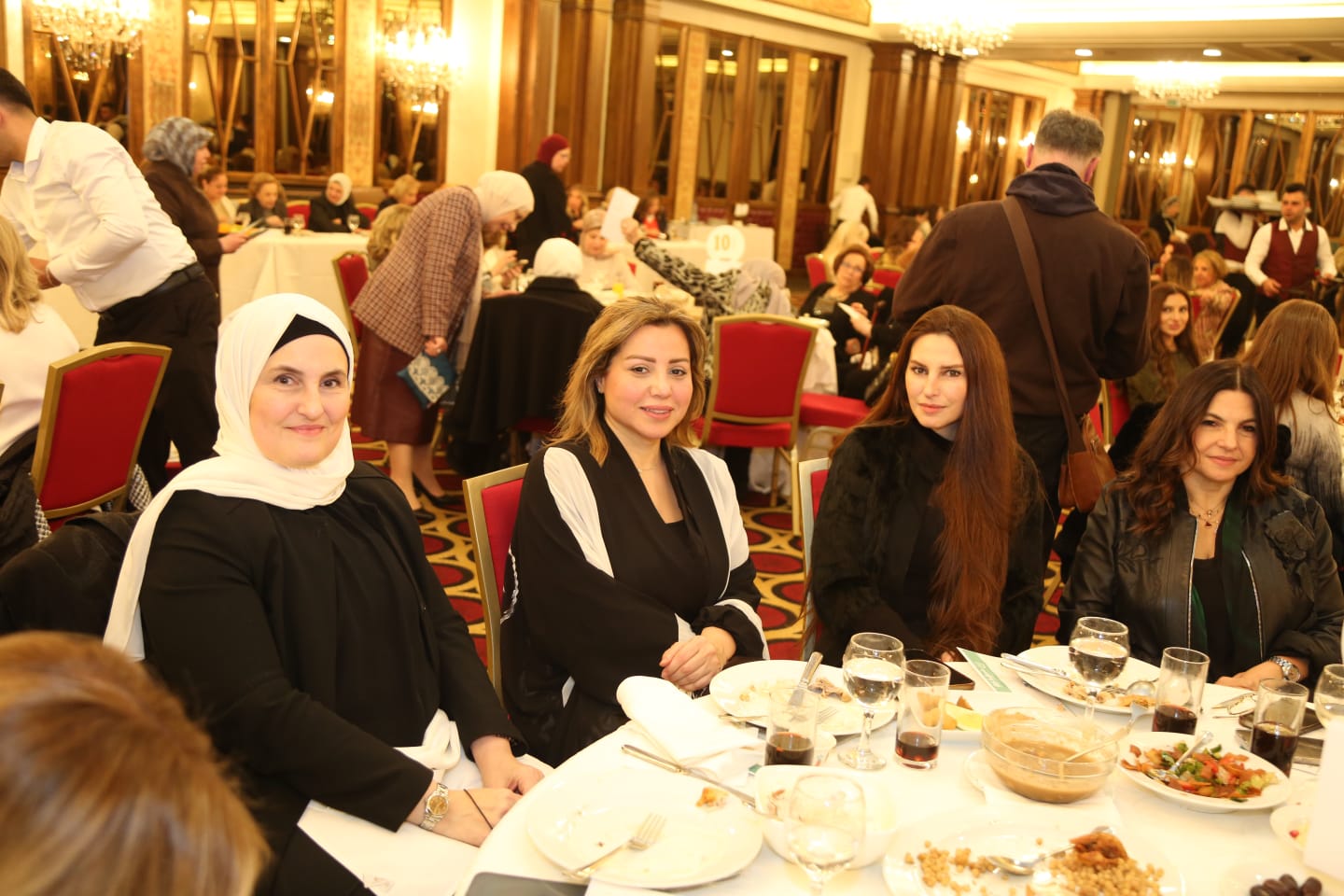 بالصور:حفل إفطار الدائرة النسائية لصندوق الزكاة