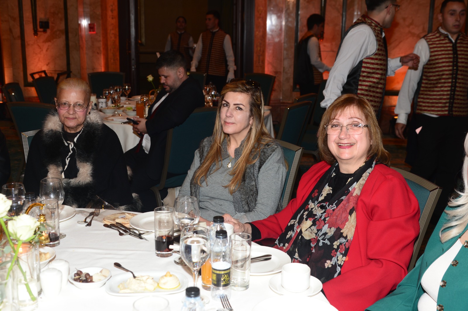 بالصور: هاشمية يقيم إفطاراً تكريمياً على شرف دريان أنا ابن السعودية وعلاقتي بها غير قابلة للتأويل ... دريان في حفل إفطار تكريمي على شرفه: نريد أن نرى مشاريع وأعمالًا تُنفذ بالسرعة الممكنة حتى تعود بيروت إلى تألقها ونضارتها وطنية - أقيم حفل إفطار تكريمي على شرف مفتي الجمهورية اللبنانية الشيخ عبد اللطيف دريان