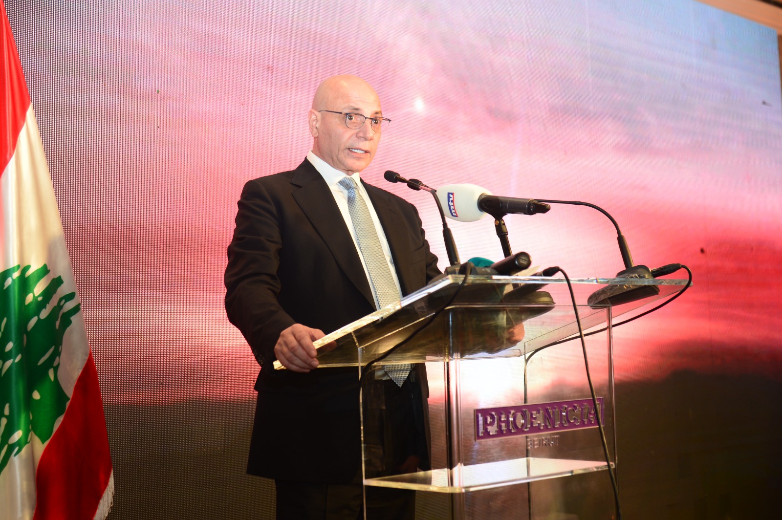 بالصور: هاشمية يقيم إفطاراً تكريمياً على شرف دريان أنا ابن السعودية وعلاقتي بها غير قابلة للتأويل ... دريان في حفل إفطار تكريمي على شرفه: نريد أن نرى مشاريع وأعمالًا تُنفذ بالسرعة الممكنة حتى تعود بيروت إلى تألقها ونضارتها وطنية - أقيم حفل إفطار تكريمي على شرف مفتي الجمهورية اللبنانية الشيخ عبد اللطيف دريان