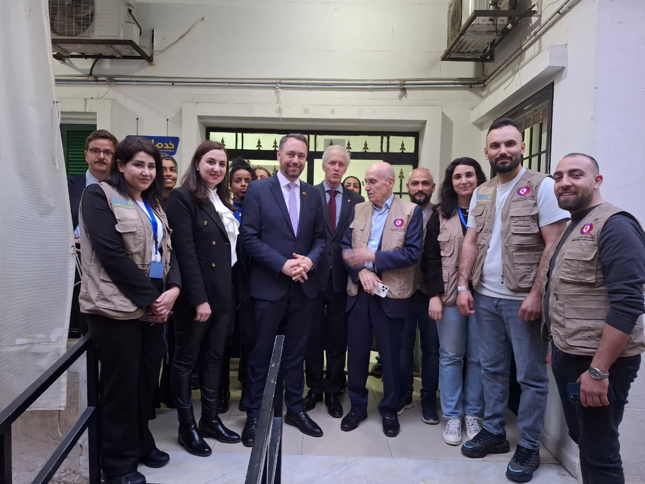 وزير خارجية بلجيكا في قلب بيروت تضامنًا مع الناس خلال زيارة تفقدية لمؤسسة عامل