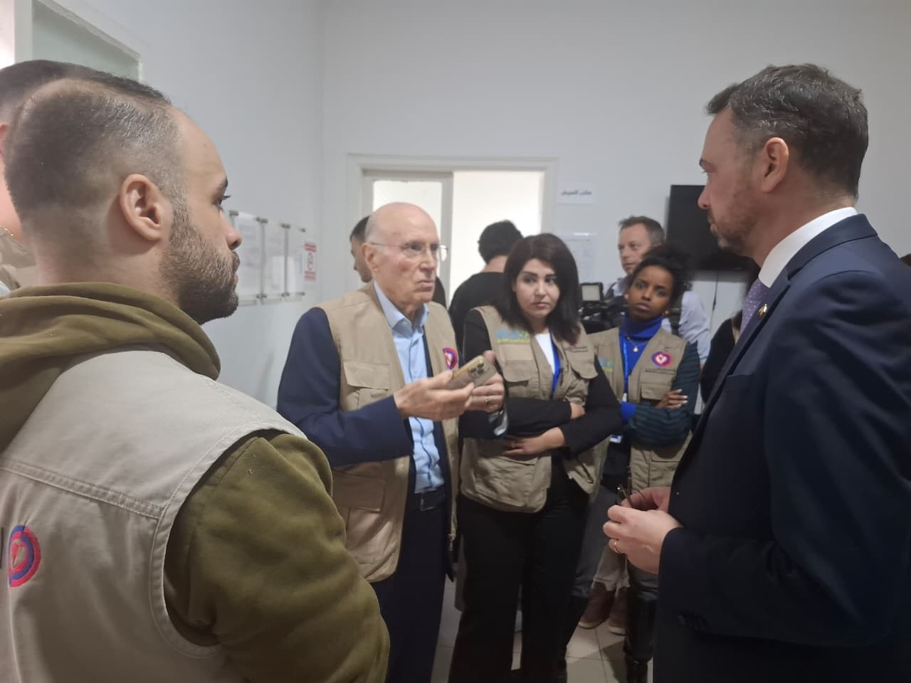 وزير خارجية بلجيكا في قلب بيروت تضامنًا مع الناس خلال زيارة تفقدية لمؤسسة عامل