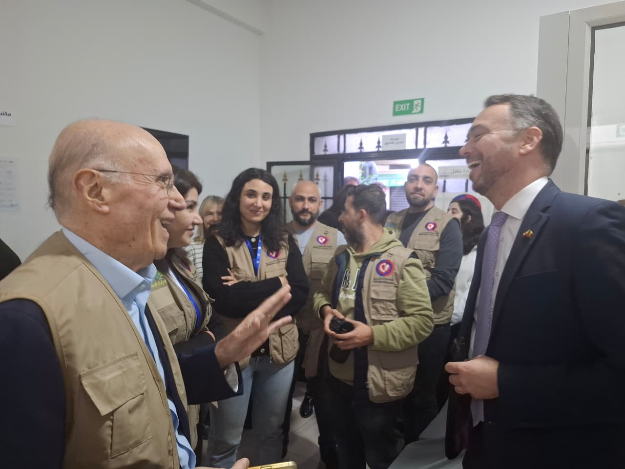 وزير خارجية بلجيكا في قلب بيروت تضامنًا مع الناس خلال زيارة تفقدية لمؤسسة عامل