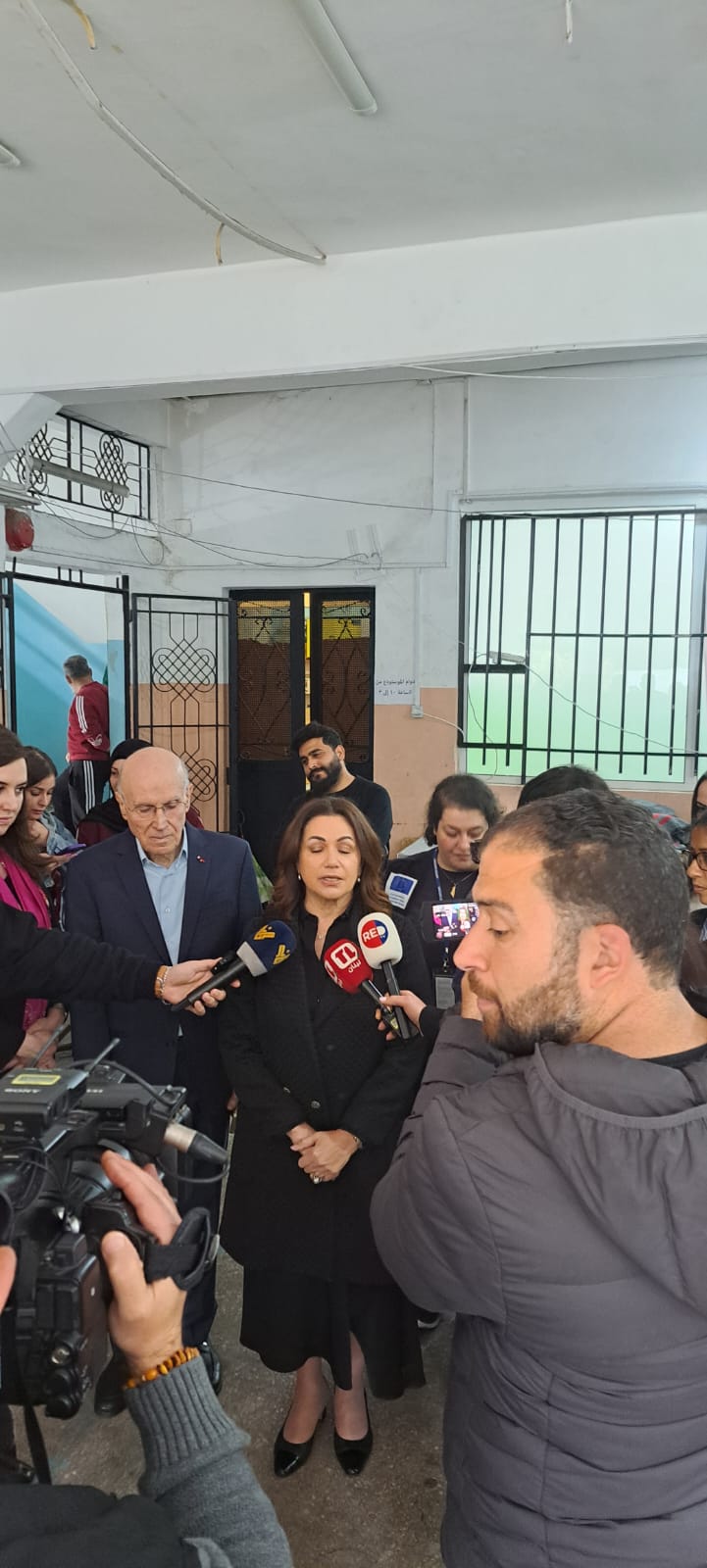 زيارة رسمية تؤكّد الشراكة الإنسانية: دعم كرامة النازحين بالتعاون مع مؤسسة عامل في مدرسة وطى المصيطبة...