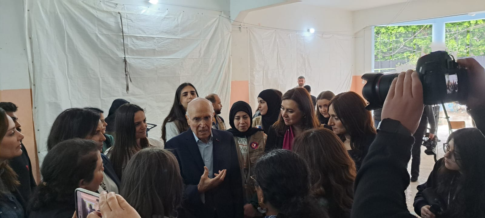 زيارة رسمية تؤكّد الشراكة الإنسانية: دعم كرامة النازحين بالتعاون مع مؤسسة عامل في مدرسة وطى المصيطبة...