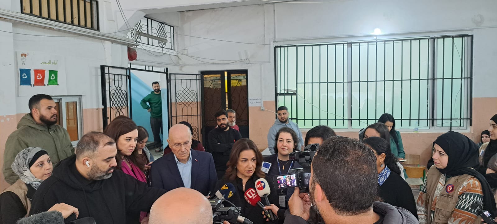 زيارة رسمية تؤكّد الشراكة الإنسانية: دعم كرامة النازحين بالتعاون مع مؤسسة عامل في مدرسة وطى المصيطبة...