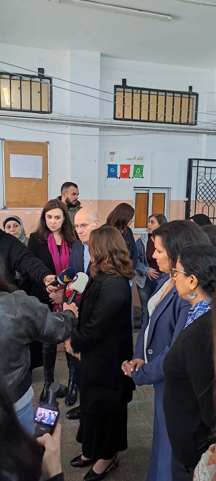 زيارة رسمية تؤكّد الشراكة الإنسانية: دعم كرامة النازحين بالتعاون مع مؤسسة عامل في مدرسة وطى المصيطبة...