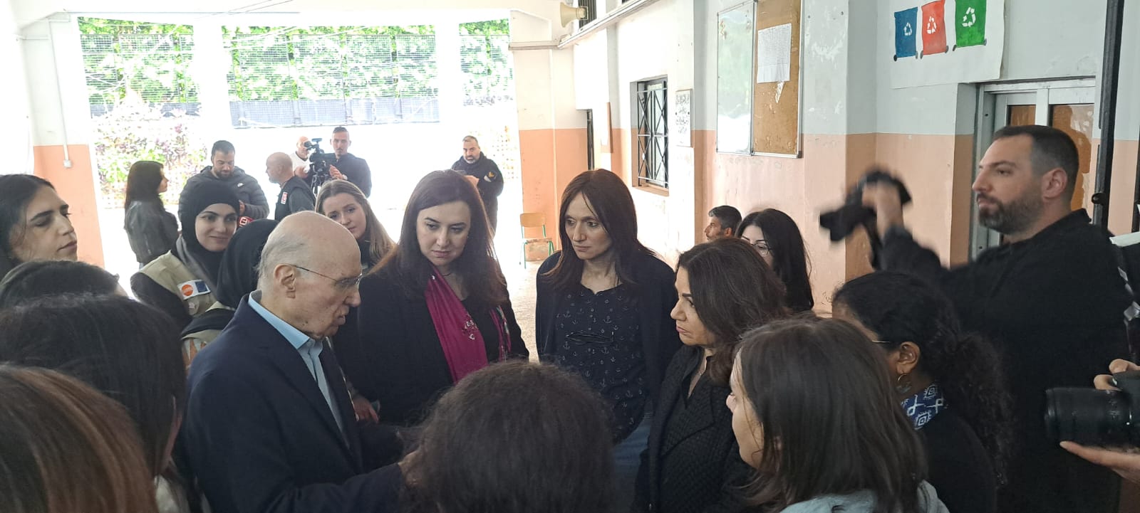 زيارة رسمية تؤكّد الشراكة الإنسانية: دعم كرامة النازحين بالتعاون مع مؤسسة عامل في مدرسة وطى المصيطبة...