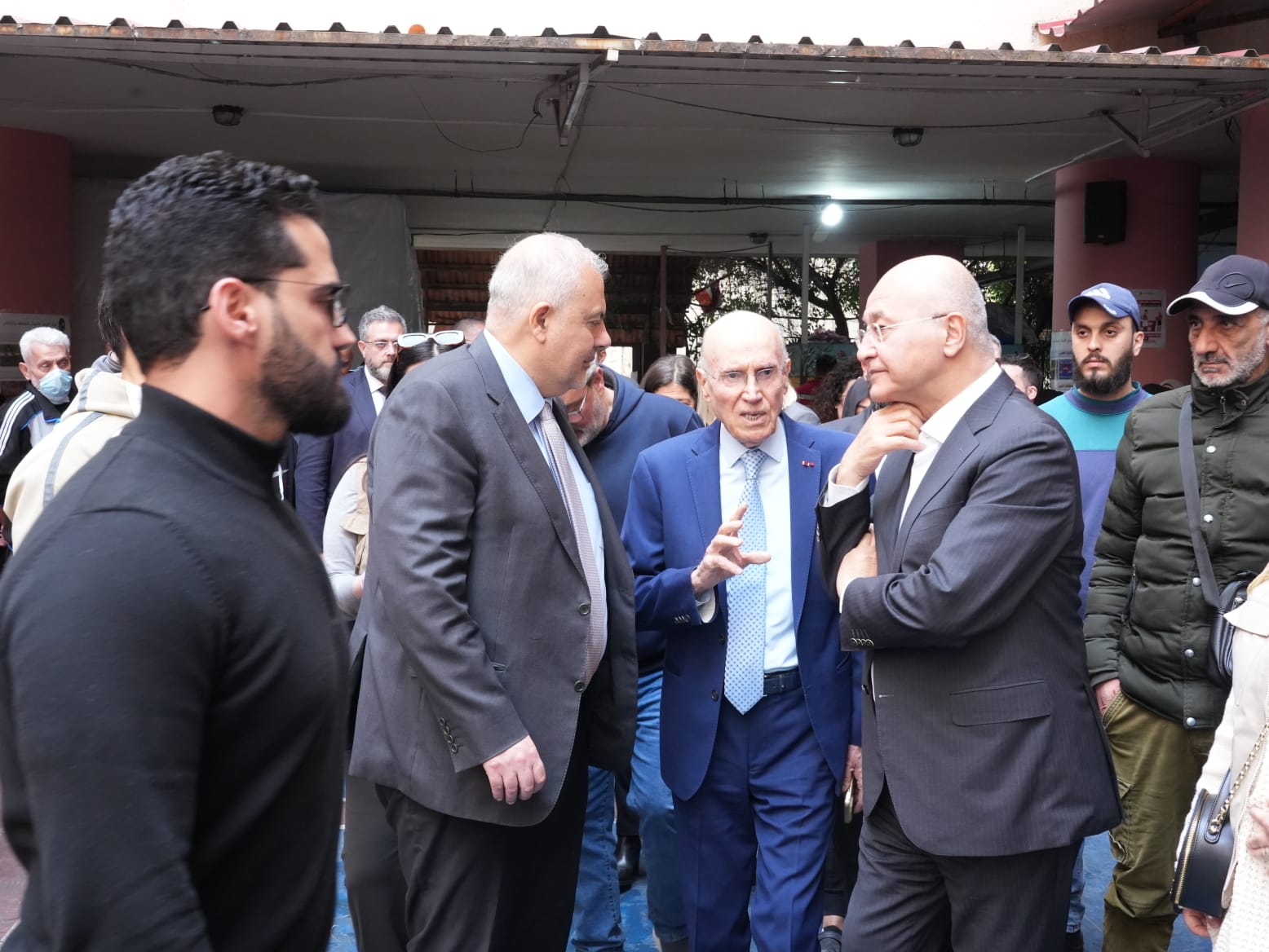 المفوّض السامي لشؤون اللاجئين برهم صالح يزور مركز إيواء في المصيطبة بحضور المحافظ عبود والدكتور مهنا: