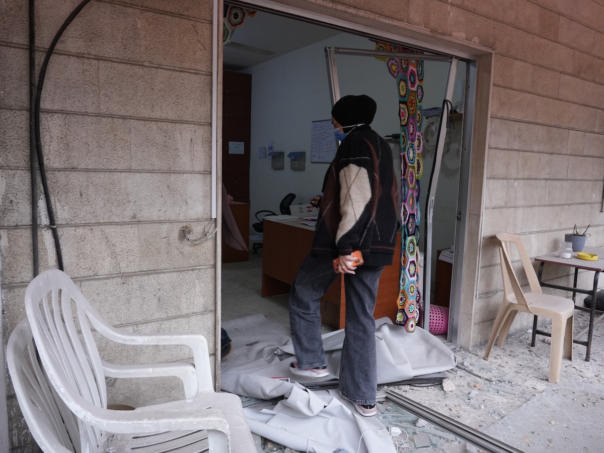 مهنا يجول مستطلغا مراكز عامل المتضررة في الضاحية الجنوبية