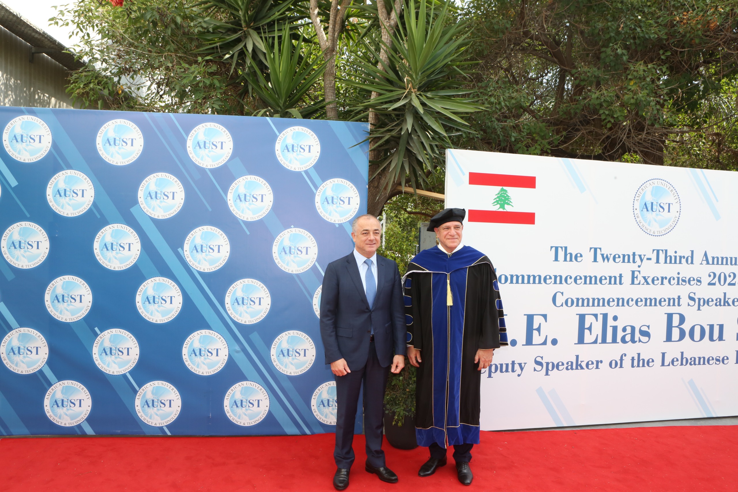 بالصور:جامعة AUST ، تخرّج طلابها في بيروت هول