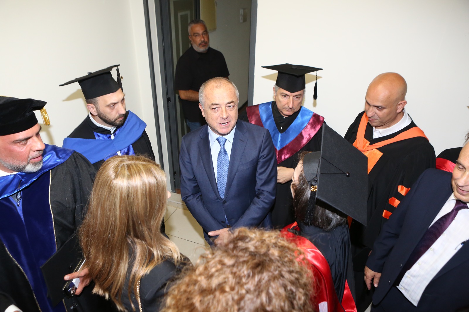 بالصور:جامعة AUST ، تخرّج طلابها في بيروت هول