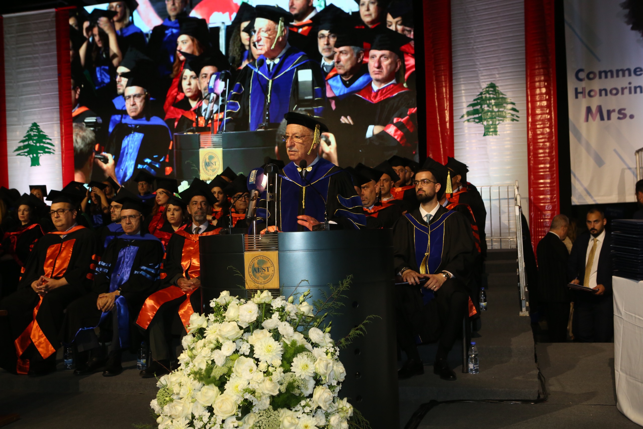 بالصور:جامعة AUST ، تخرّج طلابها في بيروت هول