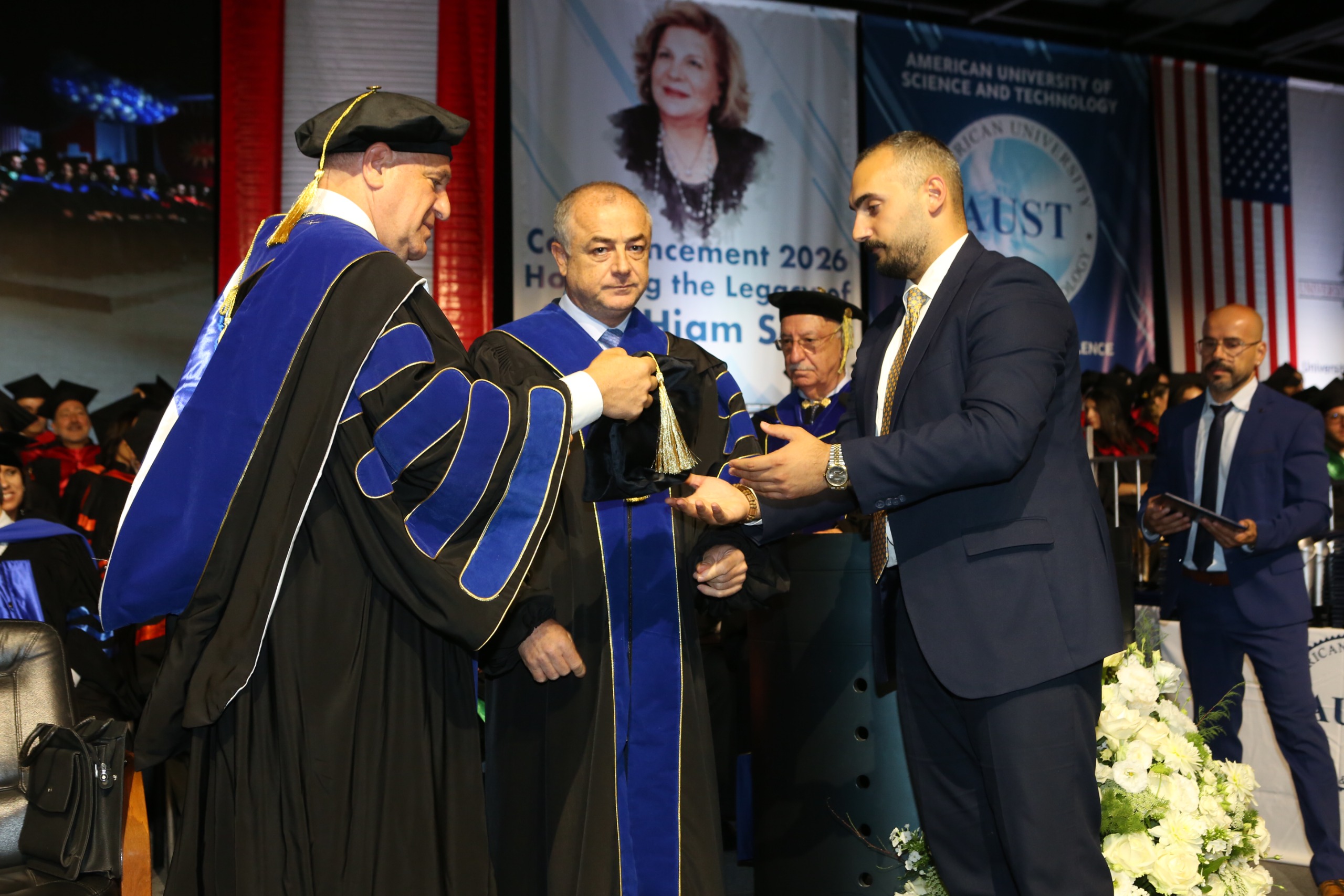 بالصور:جامعة AUST ، تخرّج طلابها في بيروت هول