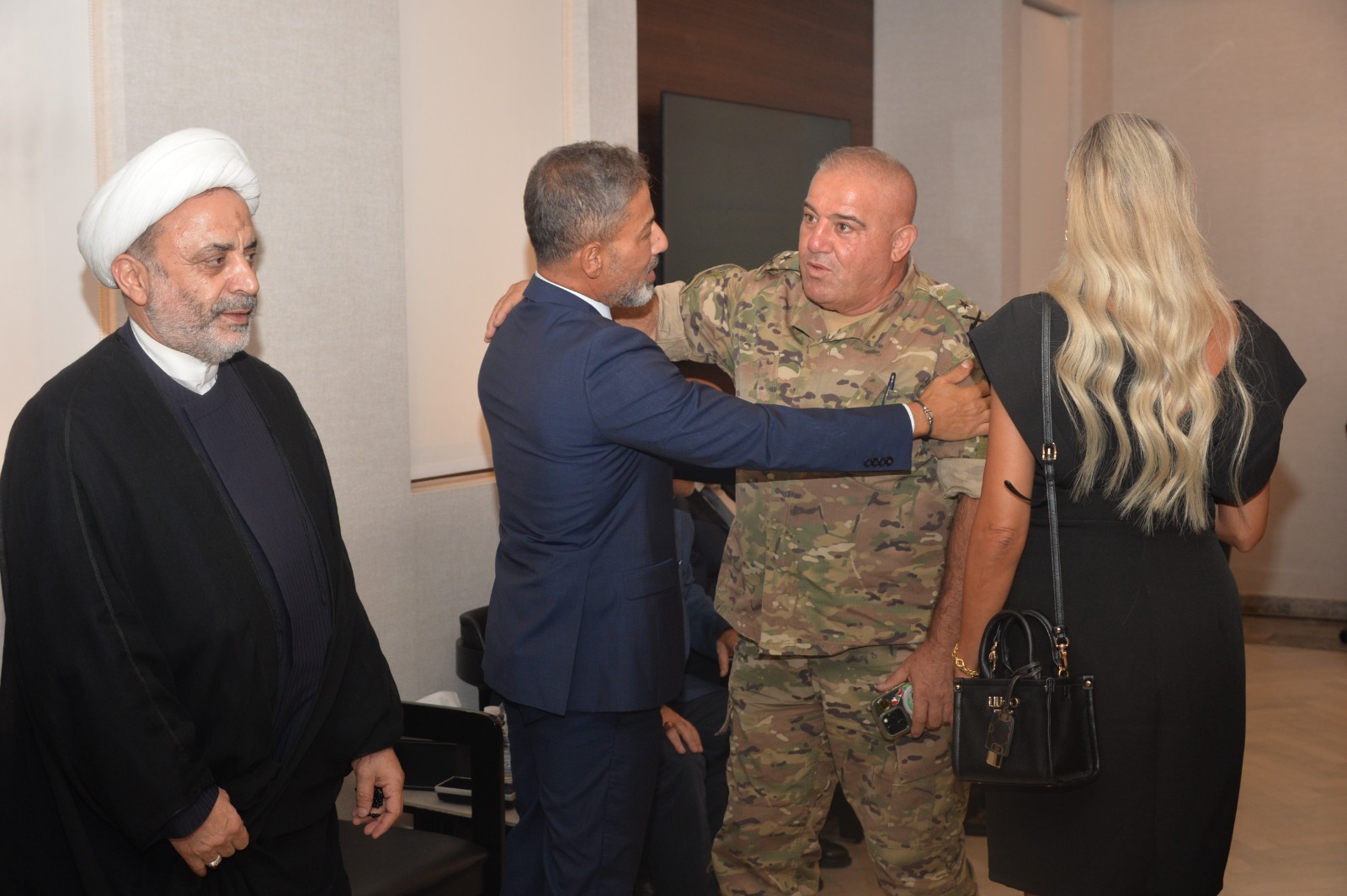القاضي رامي عبدالله يتقبّل التعازي بوفاة والدته