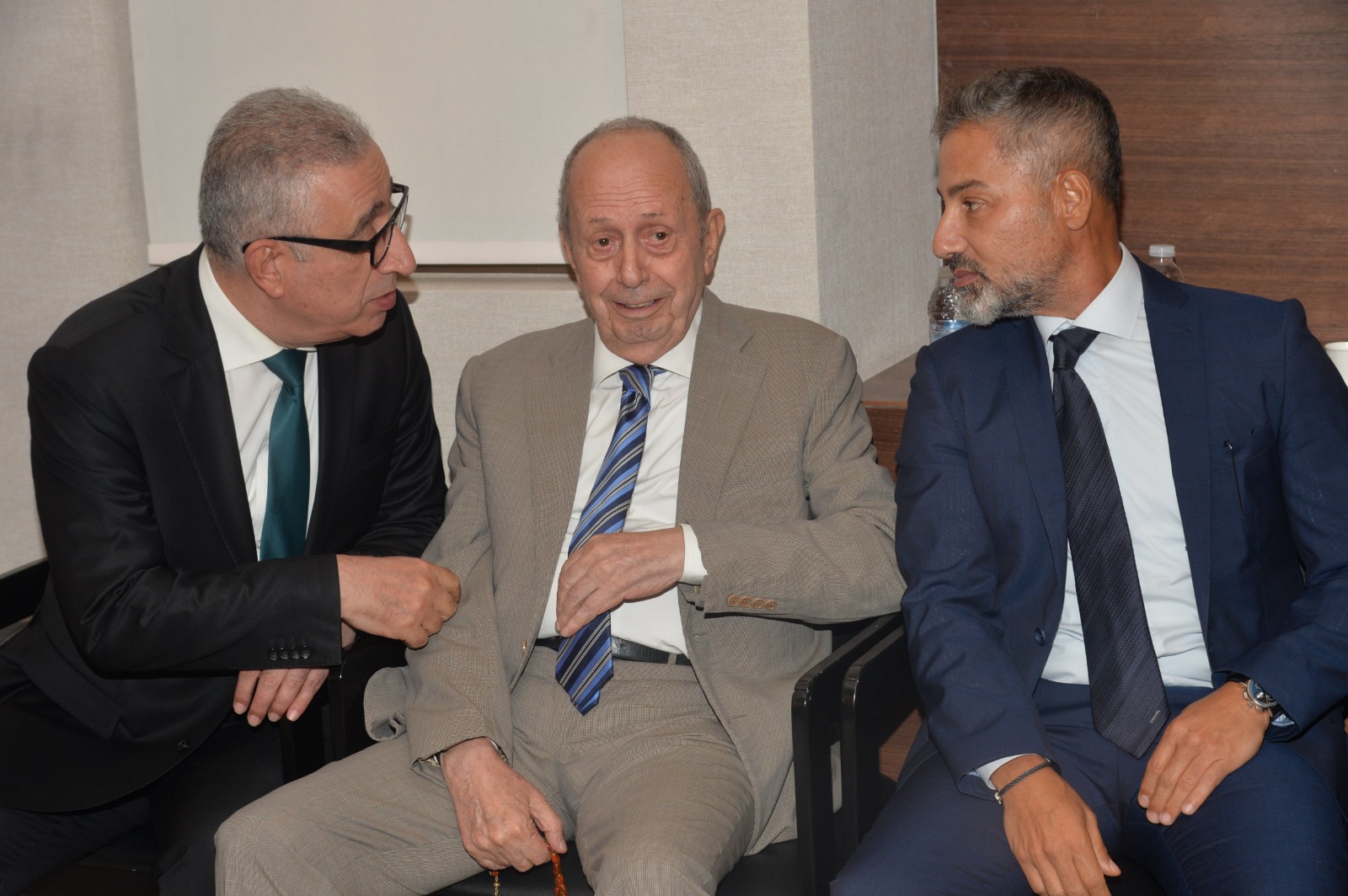 القاضي رامي عبدالله يتقبّل التعازي بوفاة والدته