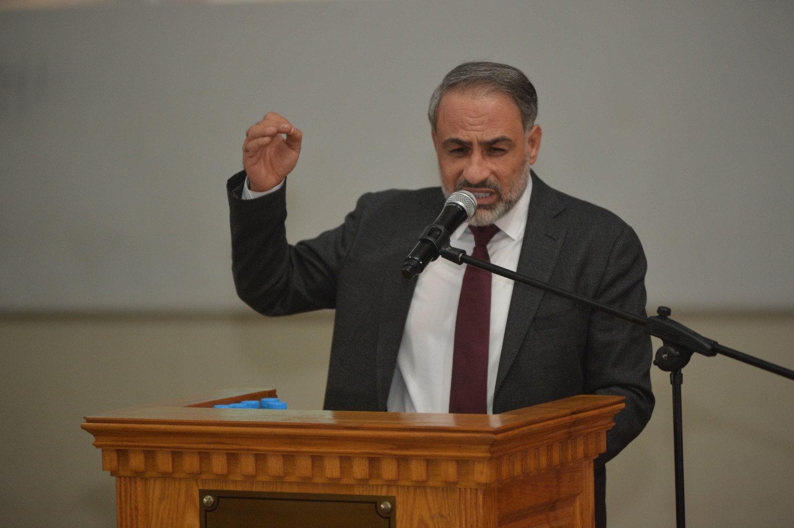 جمعية هونين الخيرية تشارك في حفل توقيع كتاب طعم الوجع… غربة للشاعر أسامة أحمد شحرور.