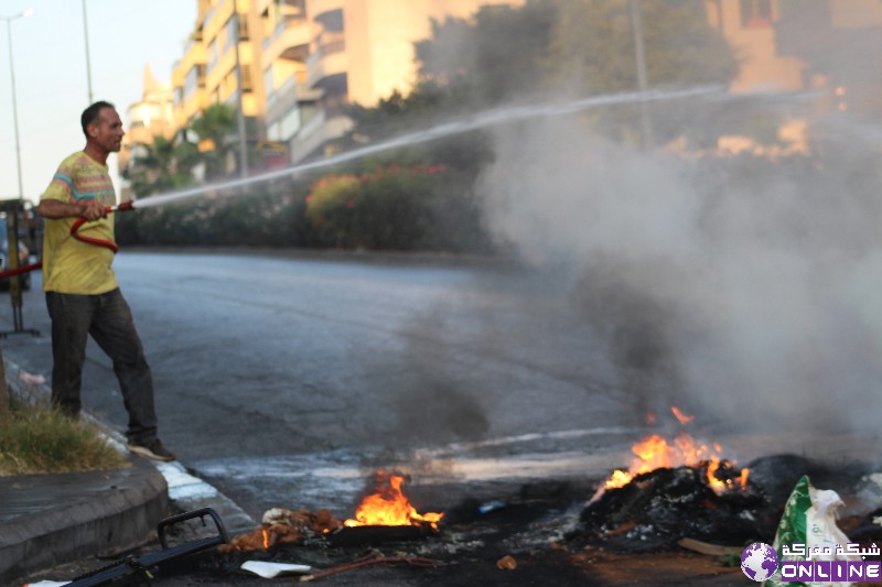لبنان بالصور.:حرق إطارات وإغلاق طرقات في السبت الغضب احتجاجا على الأوضاع المعيشية 